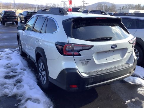 Certified 2025 Subaru Outback Premium image 3