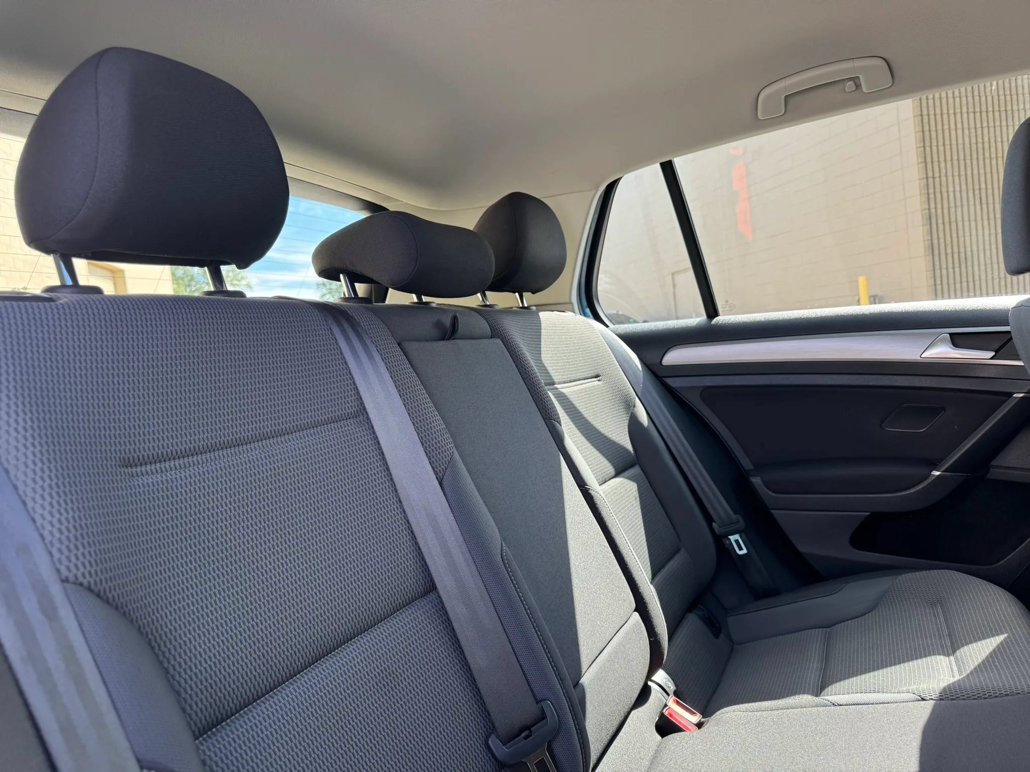 Used 2017 Volkswagen Golf SEL FWD image 30