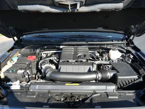 Used 2025 Nissan Frontier SV RWD image 12
