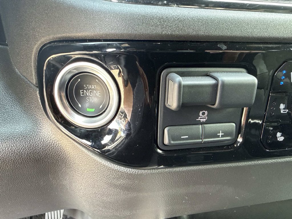 Used 2024 Chevrolet Silverado 1500 ZR2 w/ Technology Package AWD/4WD image 28