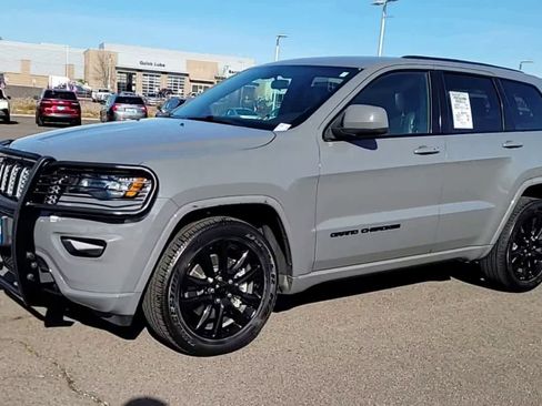Used 2021 Jeep Grand Cherokee Laredo X image 4
