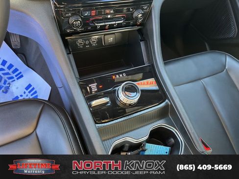 Used 2025 Jeep Grand Cherokee Limited image 11