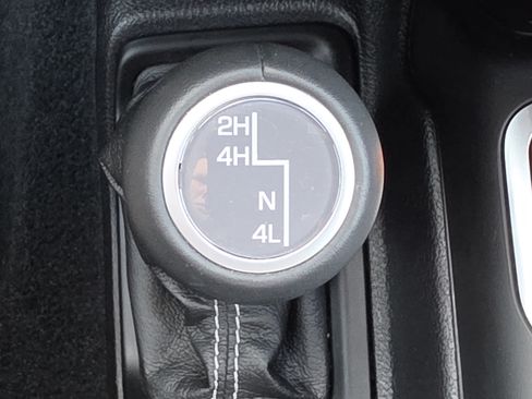 Used 2021 Jeep Gladiator Overland AWD/4WD image 22