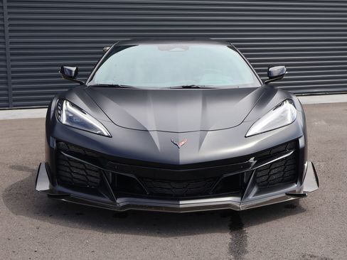 Used 2024 Chevrolet Corvette Z06 w/ Z07 Performance Package RWD image 2