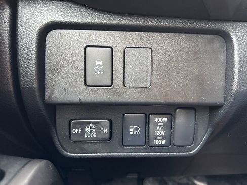 Used 2020 Toyota Tacoma TRD Sport AWD/4WD image 32