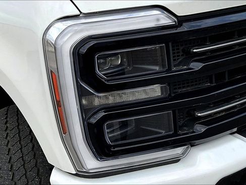 Certified 2025 Ford F350 Platinum w/ FX4 Off-Road Package AWD/4WD image 32