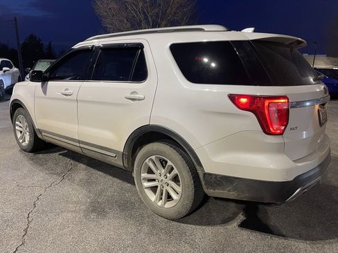 Used 2017 Ford Explorer XLT image 7