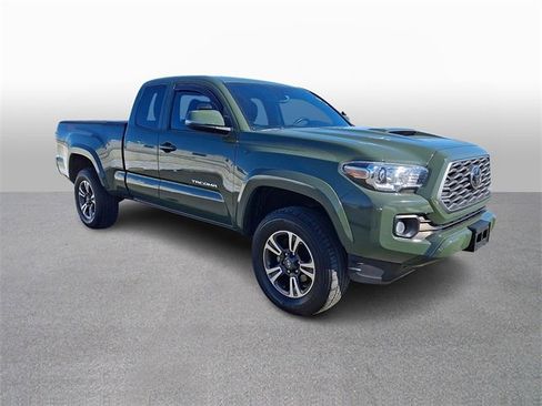 Used 2022 Toyota Tacoma TRD Sport image 3