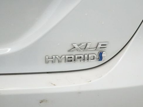 Used 2020 Toyota Camry XLE image 14