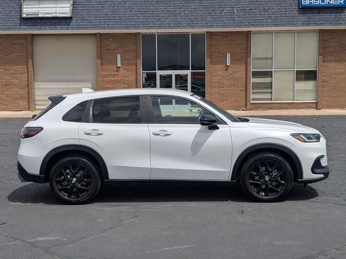 Used 2024 Honda HR-V Sport image 2