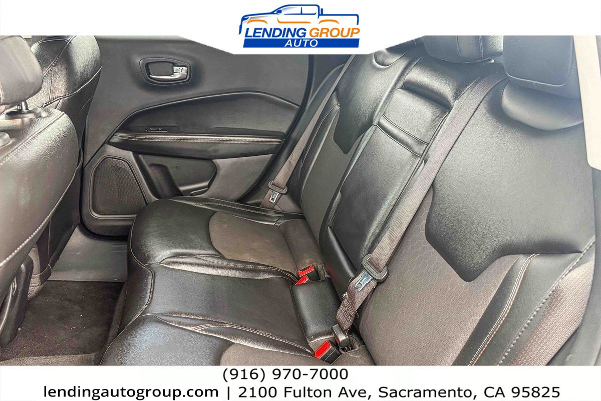 Used 2018 Jeep Compass Latitude w/ Popular Equipment Group FWD image 17