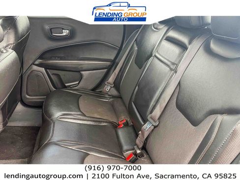 Used 2018 Jeep Compass Latitude w/ Popular Equipment Group FWD image 17