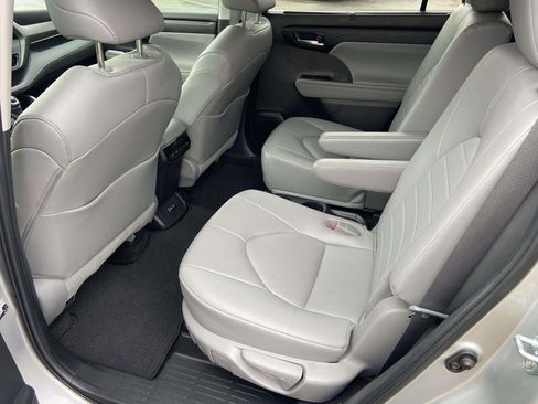 Used 2023 Toyota Highlander XLE image 20