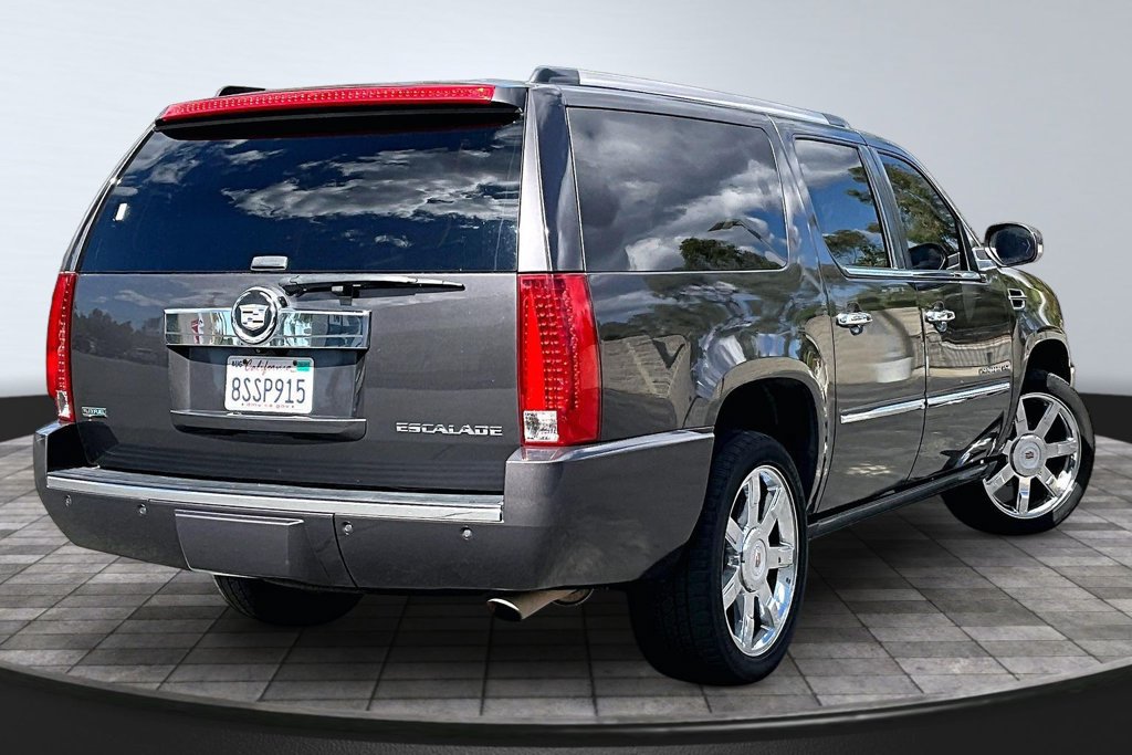 Used 2011 Cadillac Escalade ESV Premium RWD image 23
