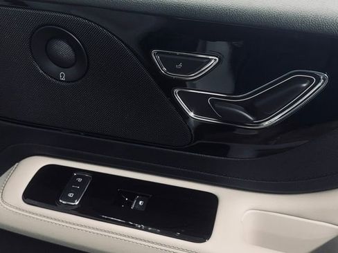 New 2026 Lincoln Aviator AWD image 15