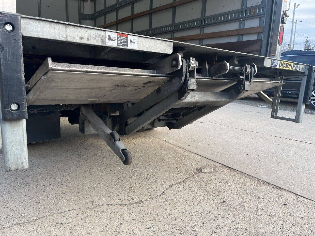 Used 2020 Isuzu NPR RWD image 8