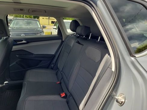Certified 2024 Volkswagen Taos SE w/ Panoramic Sunroof Package FWD image 17