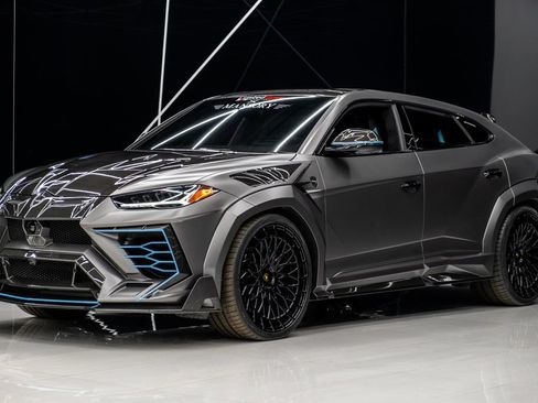 Used 2023 Lamborghini Urus Performante AWD/4WD image 11