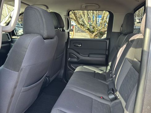 Used 2022 Nissan Frontier SV image 9