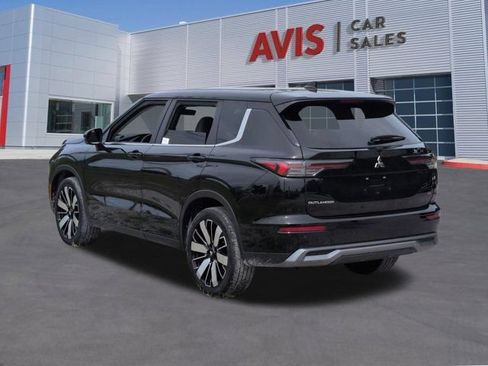 Used 2025 Mitsubishi Outlander SE FWD image 9