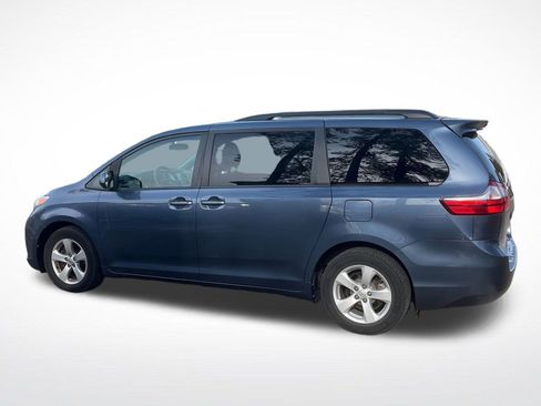 Used 2017 Toyota Sienna LE image 11