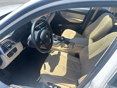 Used 2018 BMW 320i xDrive Sedan w/ Premium Package AWD/4WD image 18