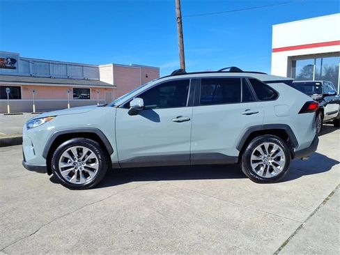 Used 2021 Toyota RAV4 XLE Premium image 2
