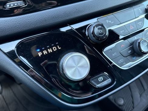 Used 2019 Chrysler Pacifica Touring-L w/ S Appearance Package FWD image 26