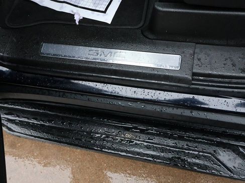 Used 2022 GMC Yukon SLT w/ SLT Premium Package image 27