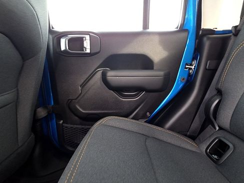 New 2026 Jeep Gladiator Sport AWD/4WD image 10