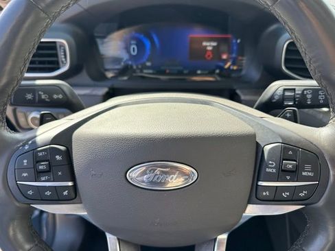 Used 2020 Ford Explorer Platinum w/ Premium Technology Package AWD/4WD image 36