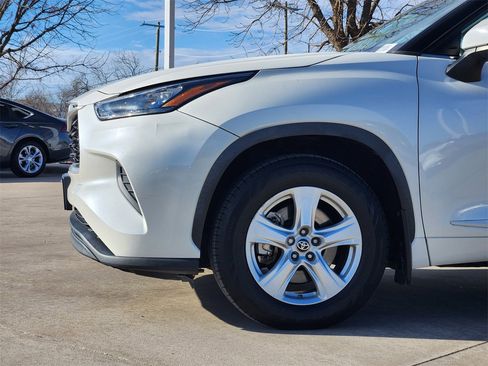 Used 2020 Toyota Highlander L image 8