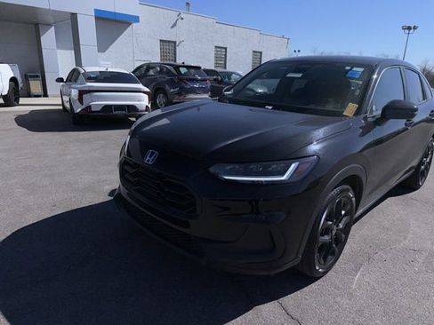 Used 2025 Honda HR-V Sport image 2
