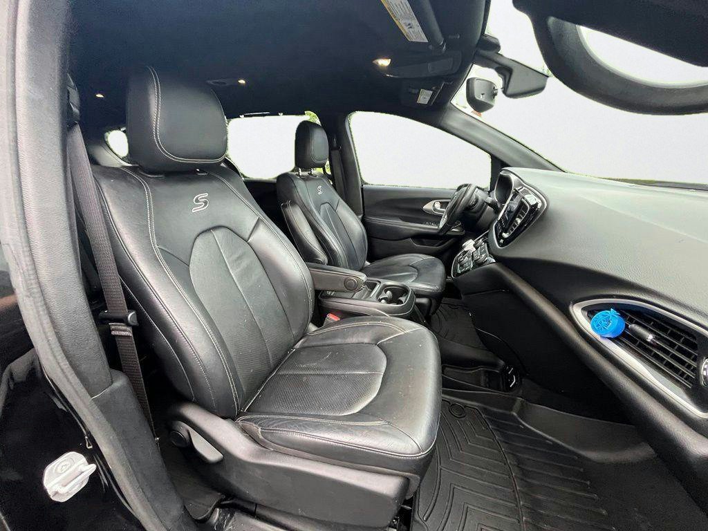 Used 2020 Chrysler Pacifica Touring-L AWD/4WD image 12