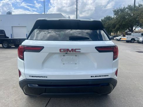 Used 2026 GMC Terrain Elevation w/ Elevation Premium Package FWD image 6