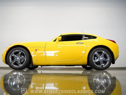 Used 2009 Pontiac Solstice Coupe w/ Premium Package image 9