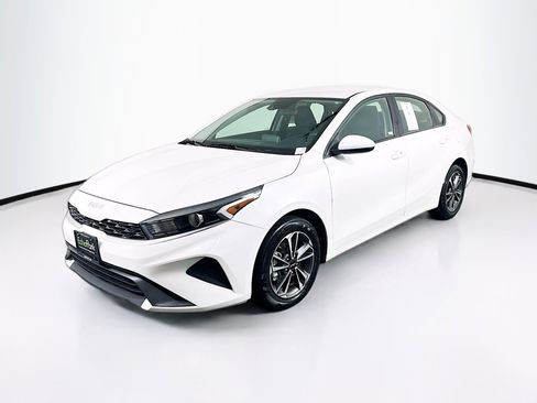 Used 2024 Kia Forte LXS image 3