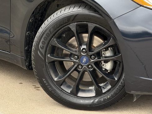 Used 2020 Ford Fusion SE image 33