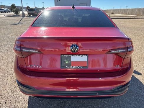 Used 2022 Volkswagen Jetta SE image 5