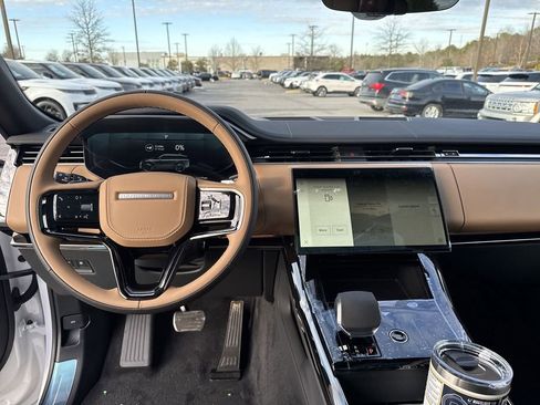 New 2025 Land Rover Range Rover Sport Dynamic SE AWD/4WD image 16