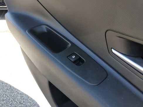 Used 2023 Hyundai Elantra SEL FWD image 14
