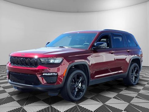 Used 2025 Jeep Grand Cherokee Limited w/ Luxury Tech Group II AWD/4WD image 4