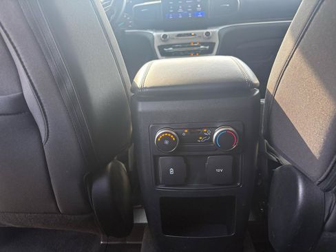 Used 2021 Ford Explorer XLT AWD/4WD image 22