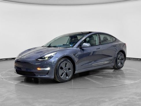 Used 2022 Tesla Model 3 Long Range image 1