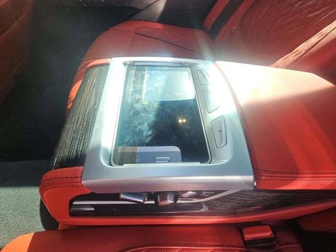 Used 2022 BMW 740i 740i w/ Luxury Rear Seating Package image 12