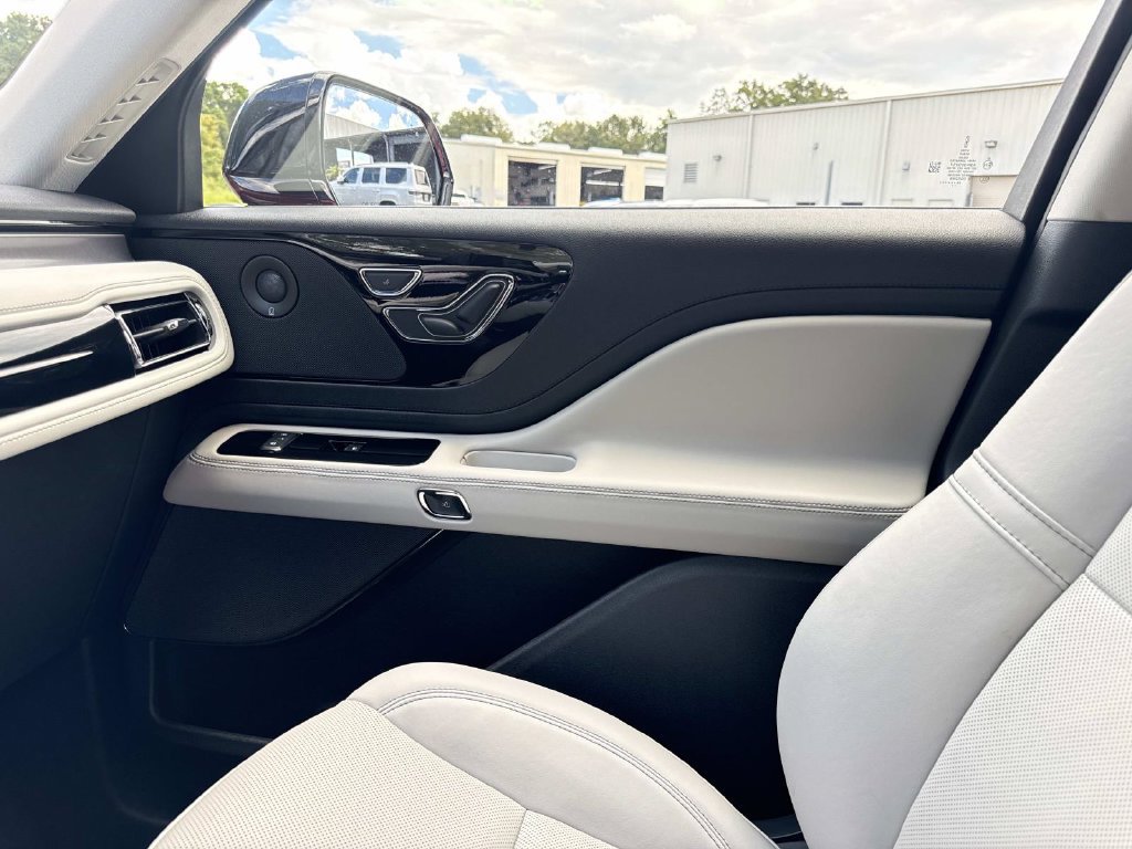 New 2027 Lincoln Aviator 2WD image 23