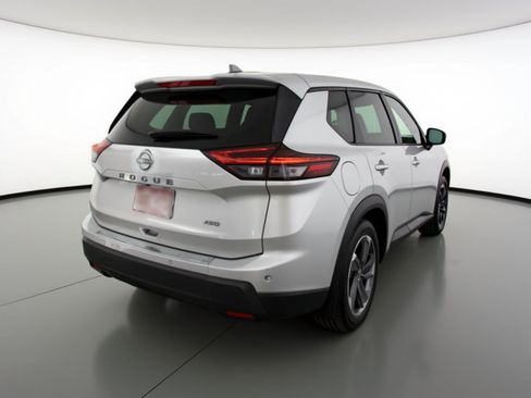 Used 2025 Nissan Rogue SV image 9