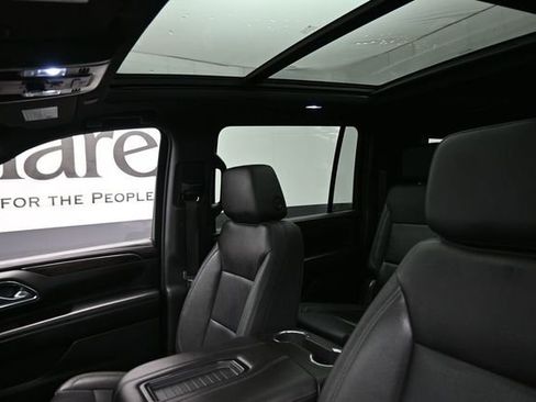 Used 2023 Chevrolet Suburban LT w/ LT Signature Plus Package AWD/4WD image 17