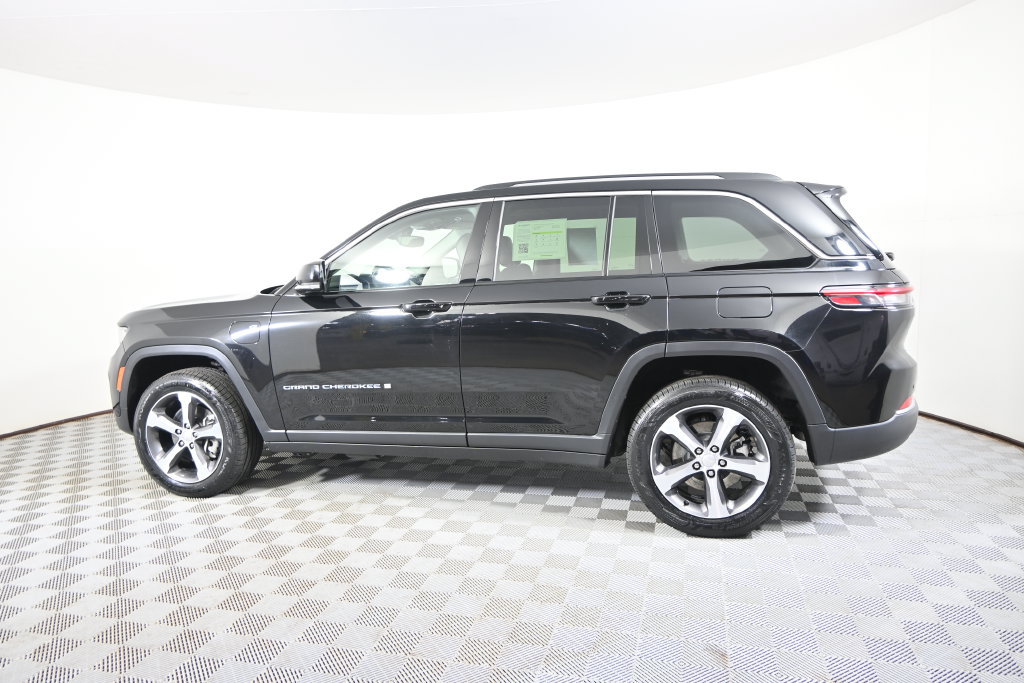 Used 2023 Jeep Grand Cherokee 4WD 4xe image 3