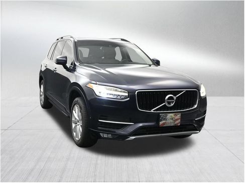 Used 2017 Volvo XC90 T6 Momentum w/ Vision Package AWD/4WD image 7